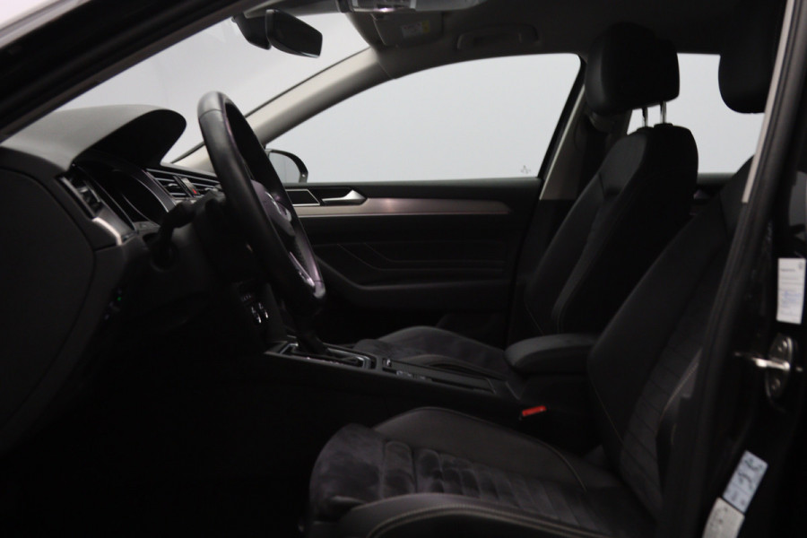 Volkswagen Passat Variant 1.5 TSI 150 PK Automaat R-Line Elegance, Trekhaak, Matrix-LED, Carplay