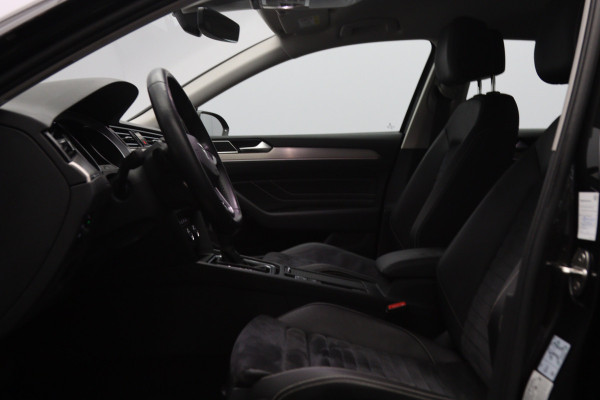 Volkswagen Passat Variant 1.5 TSI 150 PK Automaat R-Line Elegance, Trekhaak, Matrix-LED, Carplay