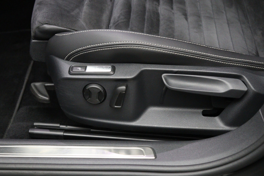 Volkswagen Passat Variant 1.5 TSI 150 PK Automaat R-Line Elegance, Trekhaak, Matrix-LED, Carplay