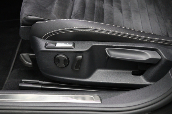 Volkswagen Passat Variant 1.5 TSI 150 PK Automaat R-Line Elegance, Trekhaak, Matrix-LED, Carplay