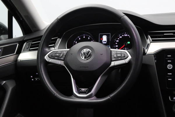 Volkswagen Passat Variant 1.5 TSI 150 PK Automaat R-Line Elegance, Trekhaak, Matrix-LED, Carplay