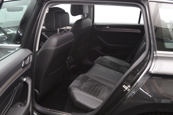 Volkswagen Passat Variant 1.5 TSI 150 PK Automaat R-Line Elegance, Trekhaak, Matrix-LED, Carplay