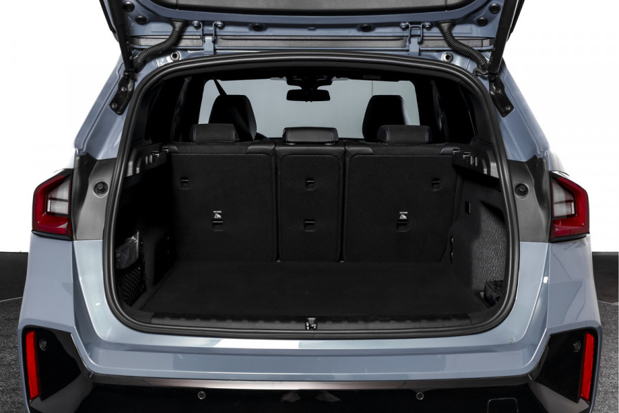BMW X1 xDrive25e 245 PK | M-Sport | Premium Pack | S/K-Panodak | Elek. Trekhaak | Dig. Cockpit | Cruise | Stoelverw. | PDC | Camera | NAV+App. Connect | ECC | Elek. Klep | LM 19" | 8872