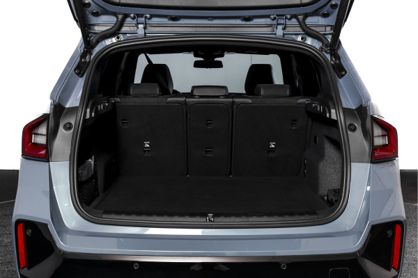 BMW X1 xDrive25e 245 PK | M-Sport | Premium Pack | S/K-Panodak | Elek. Trekhaak | Dig. Cockpit | Cruise | Stoelverw. | PDC | Camera | NAV+App. Connect | ECC | Elek. Klep | LM 19" | 8872