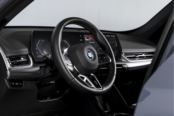 BMW X1 xDrive25e 245 PK | M-Sport | Premium Pack | S/K-Panodak | Elek. Trekhaak | Dig. Cockpit | Cruise | Stoelverw. | PDC | Camera | NAV+App. Connect | ECC | Elek. Klep | LM 19" | 8872