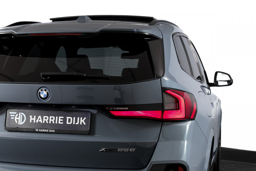 BMW X1 xDrive25e 245 PK | M-Sport | Premium Pack | S/K-Panodak | Elek. Trekhaak | Dig. Cockpit | Cruise | Stoelverw. | PDC | Camera | NAV+App. Connect | ECC | Elek. Klep | LM 19" | 8872