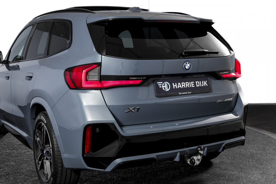 BMW X1 xDrive25e 245 PK | M-Sport | Premium Pack | S/K-Panodak | Elek. Trekhaak | Dig. Cockpit | Cruise | Stoelverw. | PDC | Camera | NAV+App. Connect | ECC | Elek. Klep | LM 19" | 8872