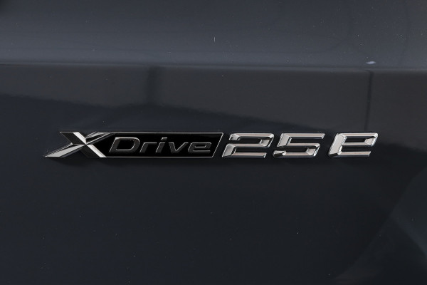 BMW X1 xDrive25e 245 PK | M-Sport | Premium Pack | S/K-Panodak | Elek. Trekhaak | Dig. Cockpit | Cruise | Stoelverw. | PDC | Camera | NAV+App. Connect | ECC | Elek. Klep | LM 19" | 8872