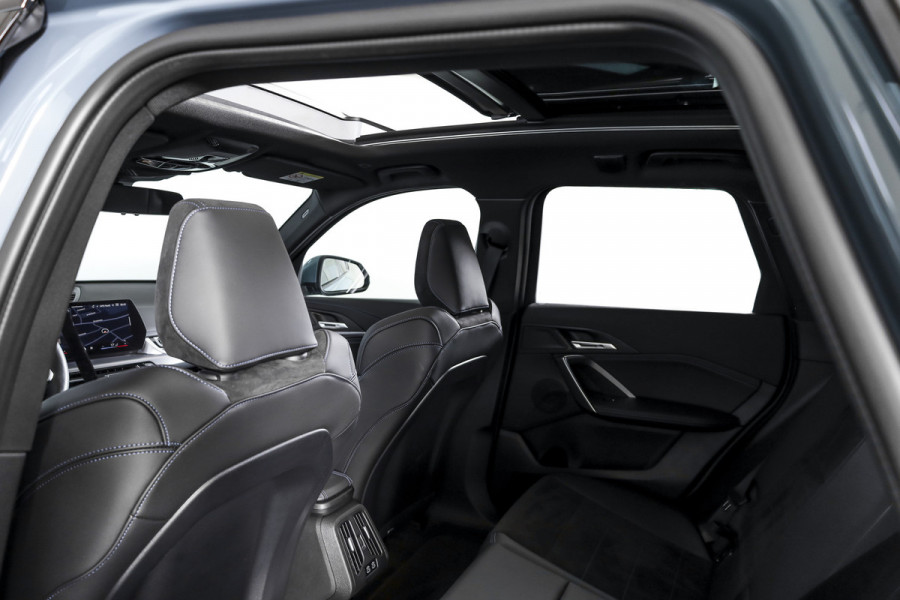 BMW X1 xDrive25e 245 PK | M-Sport | Premium Pack | S/K-Panodak | Elek. Trekhaak | Dig. Cockpit | Cruise | Stoelverw. | PDC | Camera | NAV+App. Connect | ECC | Elek. Klep | LM 19" | 8872