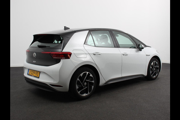 Volkswagen ID.3 First 58 kWh Navigatie Apple Carplay/Android Auto Adaptive Cruise Control Parkeersensoren Stoel- en stuurverwarming Lichtmetalen velgen Climate Control