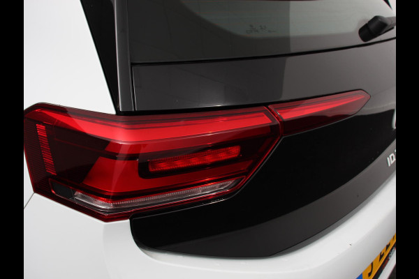 Volkswagen ID.3 First 58 kWh Navigatie Apple Carplay/Android Auto Adaptive Cruise Control Parkeersensoren Stoel- en stuurverwarming Lichtmetalen velgen Climate Control