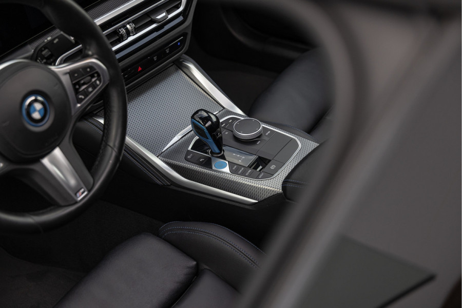 BMW i4 eDrive40 High Executive 84 kWh M-Pakket M-sportstoelen Schuif/kantel HuD