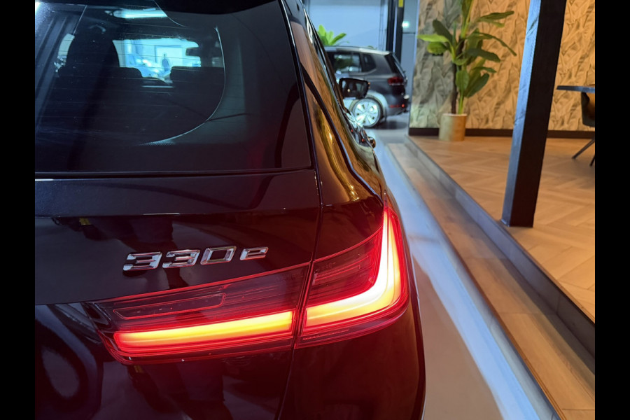 BMW 3-serie 330e xDrive M-Sport Line Black Edition|Pano|Black Pack|Sfeer|PDC|Keyless|Leder|LED+Xenon|Rijklaar