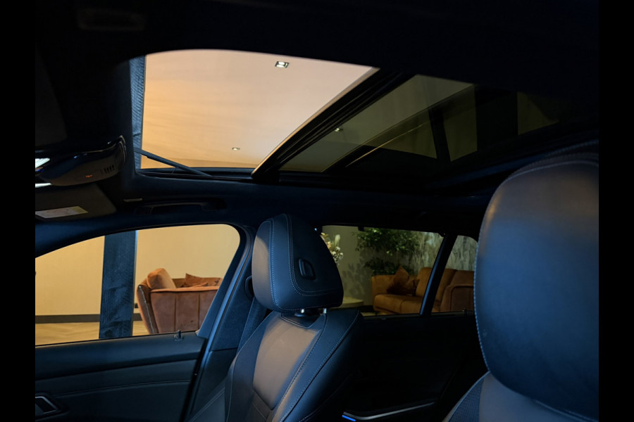 BMW 3-serie 330e xDrive M-Sport Line Black Edition|Pano|Black Pack|Sfeer|PDC|Keyless|Leder|LED+Xenon|Rijklaar