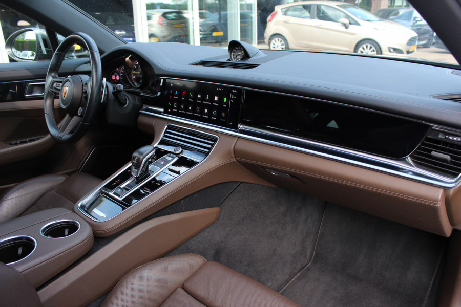 Porsche Panamera Sport Turismo 2.9 4 E-Hybrid / Panoramadak / 360Camera / Head-up / Softclose / Sportdesign+Chrono / 21'' / Sportuitlaat / Bose / Keyless / Stoelverwarming 4x / Stoelventilatie / Stuurverwarming / Dodehoek / DAB / ACC