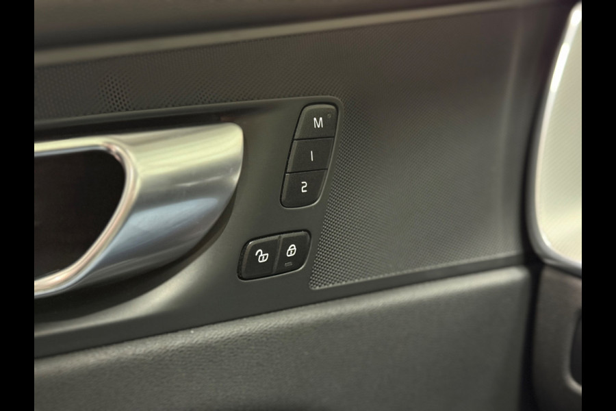 Volvo XC60 FWD 200pk Ultra Dark H&K | Pano| Memory |Camera|Cruise Control