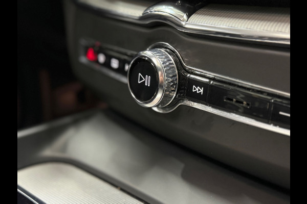 Volvo XC60 FWD 200pk Ultra Dark H&K | Pano| Memory |Camera|Cruise Control