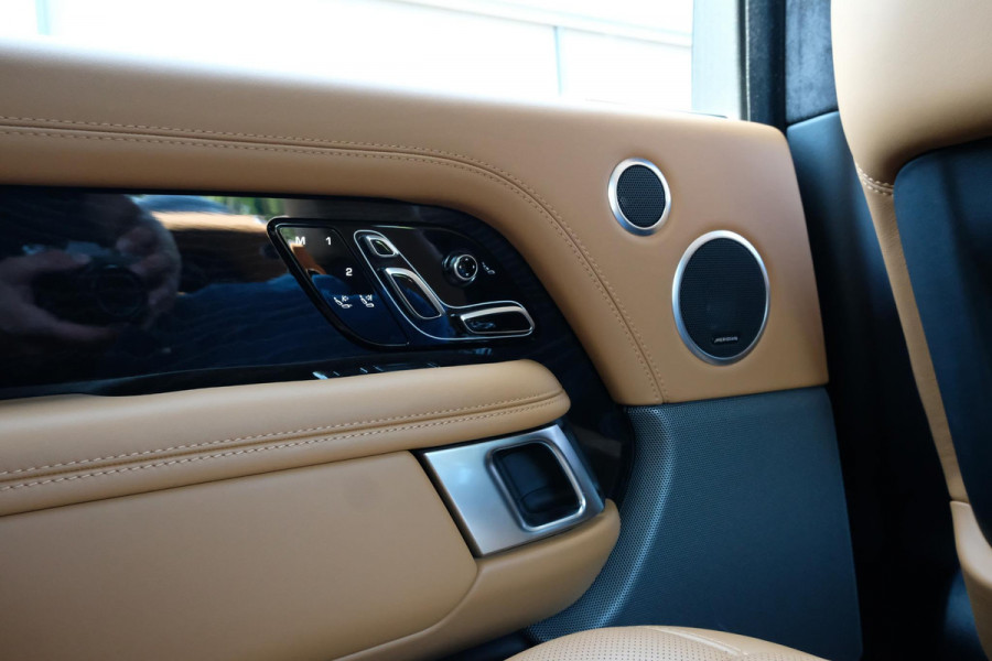 Land Rover Range Rover P400e Autobiography 404 PK | Meridan audio | Panoramadak | Stoelmassage | Head-Up | Adaptive cruise | Lounge stoelen | Luchtvering |