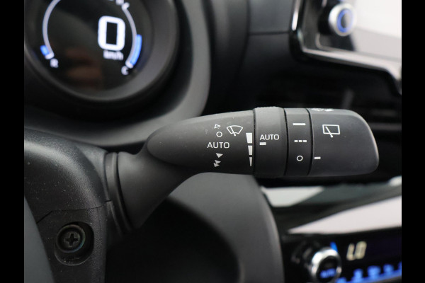 Toyota Yaris Cross 1.5 HYBRID BIJNA 2024. GARANTIE TOT 11-2033! CARPLAY NAVI. CAMERA .ADAPTIVE CRUISE.APPLE CARPLAY & ANDRIOD AUTO .