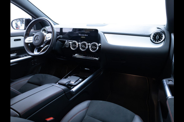 Mercedes-Benz GLA 250 e AMG Line | 360 Camera | Adaptive Cruise | Stoelverw. | Sfeerrverlichting | Elec. klep | App-connect Navigatie, Spraakbediening, Parkeersensoren v + A, Extra getint glas vanaf B-stijl