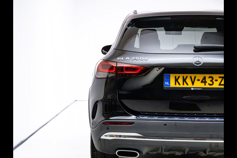 Mercedes-Benz GLA 250 e AMG Line | 360 Camera | Adaptive Cruise | Stoelverw. | Sfeerrverlichting | Elec. klep | App-connect Navigatie, Spraakbediening, Parkeersensoren v + A, Extra getint glas vanaf B-stijl