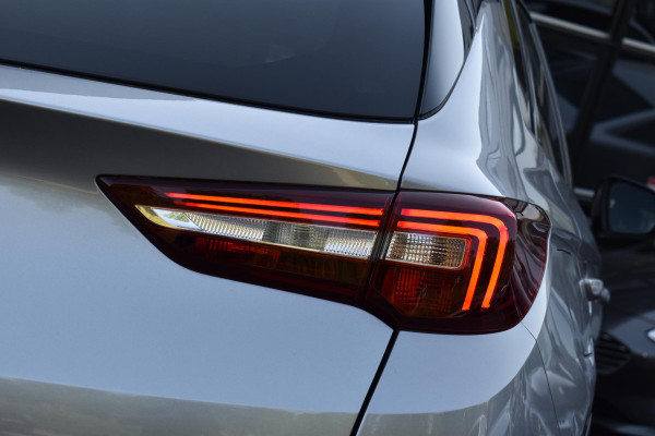 Opel Grandland X 1.6 Turbo Hybrid4 Innovation Keyless Stoelkoel Camera Lane 4WD