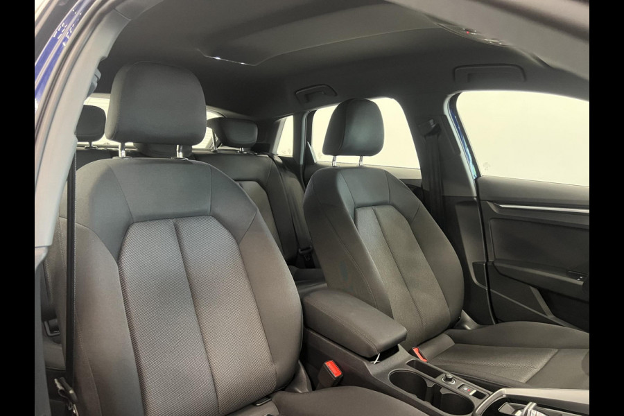 Audi A3 Sportback 30 TFSI Pro Line Navigatie Apple Carplay Android Auto Parkeersensoren achter Cruise Control Full Led Climate Control Lichtmetalen velgen