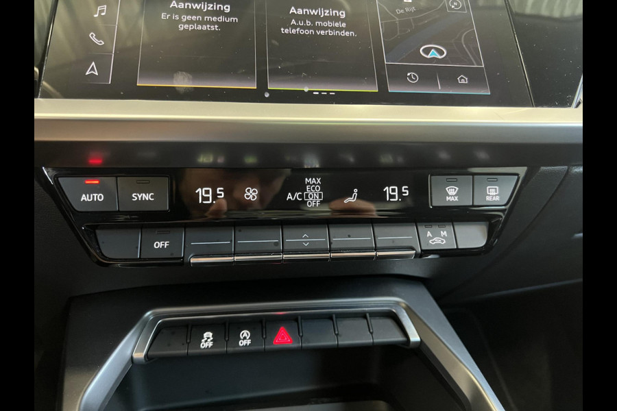 Audi A3 Sportback 30 TFSI Pro Line Navigatie Apple Carplay Android Auto Parkeersensoren achter Cruise Control Full Led Climate Control Lichtmetalen velgen