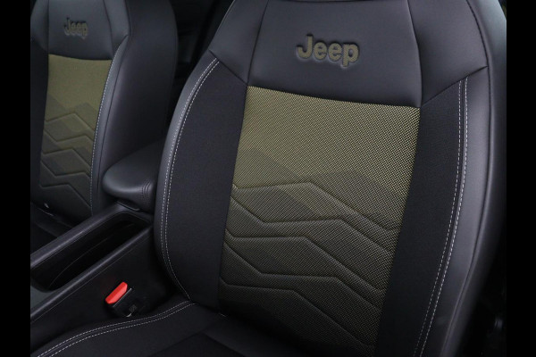 Jeep Avenger Avenger 54 kWh SOH 95,4% | Digital cockpit | Navi | Adaptive cruise | Camera | Climate control | Carplay | Dodehoek detectie | Stoelverwarming