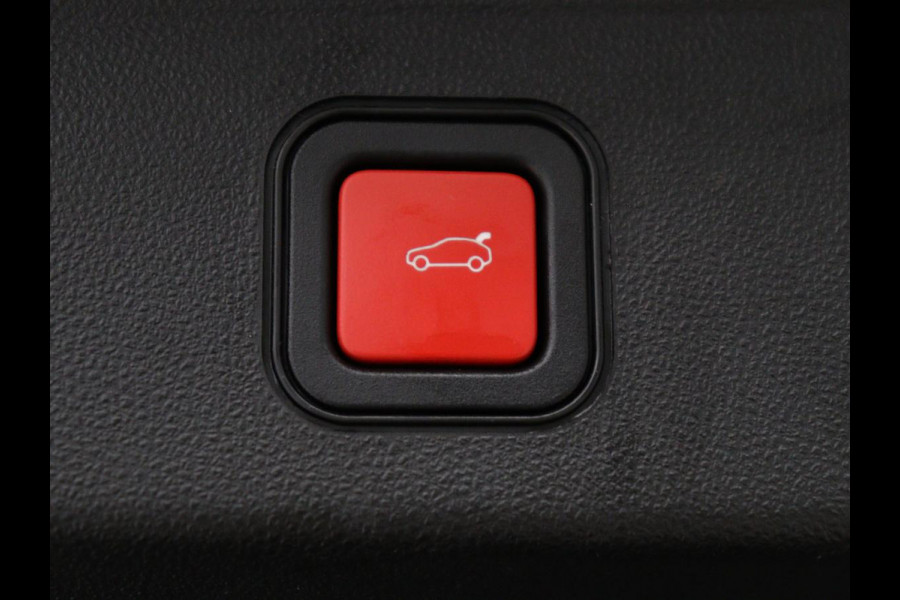 Jeep Avenger Avenger 54 kWh SOH 95,4% | Digital cockpit | Navi | Adaptive cruise | Camera | Climate control | Carplay | Dodehoek detectie | Stoelverwarming