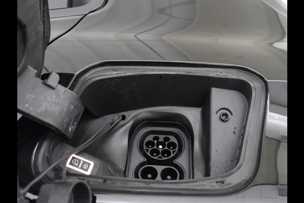 Jeep Avenger Avenger 54 kWh SOH 95,4% | Digital cockpit | Navi | Adaptive cruise | Camera | Climate control | Carplay | Dodehoek detectie | Stoelverwarming