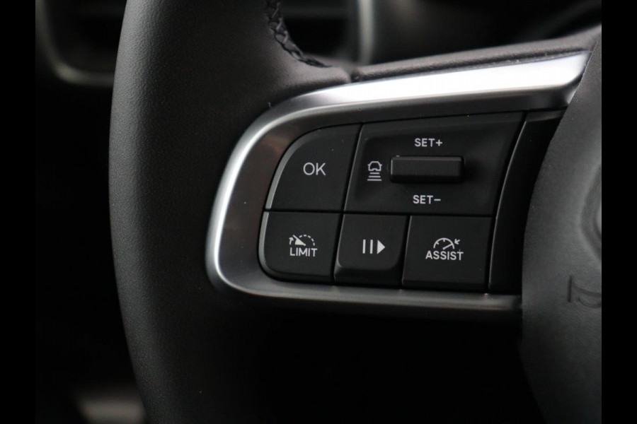 Jeep Avenger Avenger 54 kWh SOH 95,4% | Digital cockpit | Navi | Adaptive cruise | Camera | Climate control | Carplay | Dodehoek detectie | Stoelverwarming