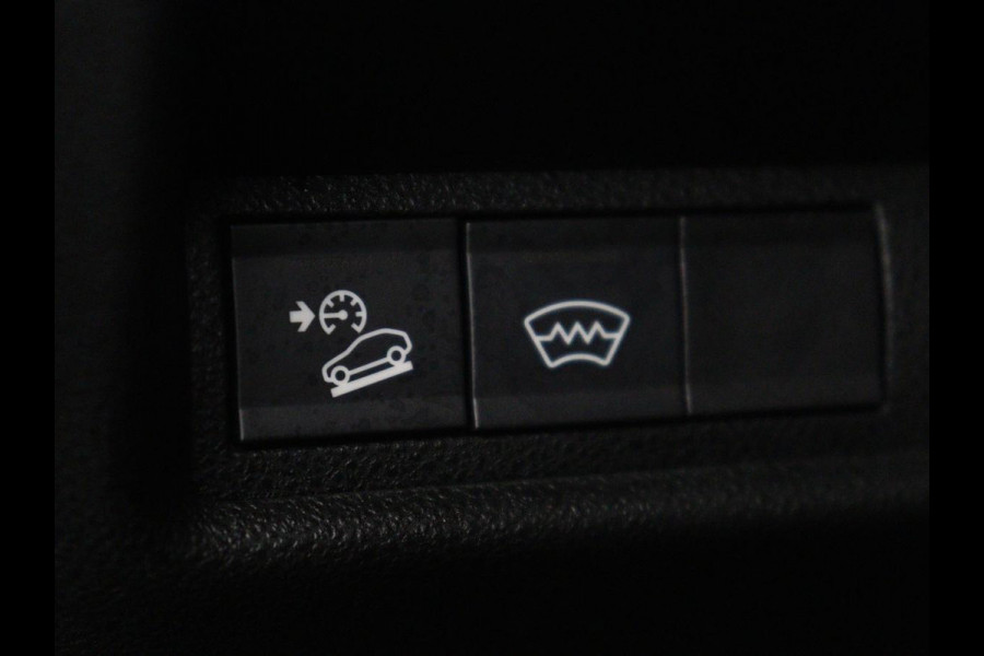 Jeep Avenger Avenger 54 kWh SOH 95,4% | Digital cockpit | Navi | Adaptive cruise | Camera | Climate control | Carplay | Dodehoek detectie | Stoelverwarming
