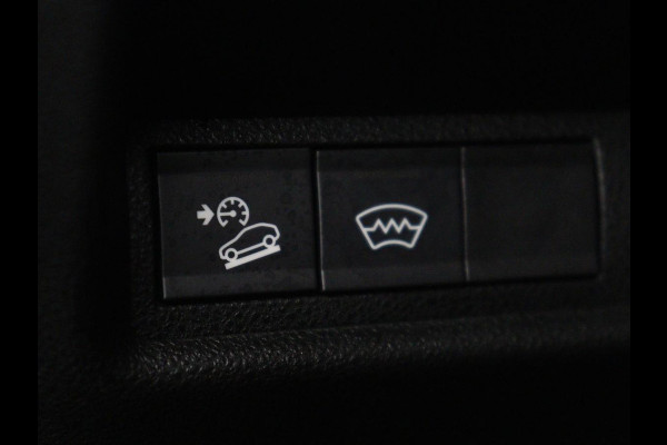Jeep Avenger Avenger 54 kWh SOH 95,4% | Digital cockpit | Navi | Adaptive cruise | Camera | Climate control | Carplay | Dodehoek detectie | Stoelverwarming