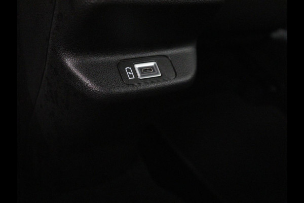 Jeep Avenger Avenger 54 kWh SOH 95,4% | Digital cockpit | Navi | Adaptive cruise | Camera | Climate control | Carplay | Dodehoek detectie | Stoelverwarming