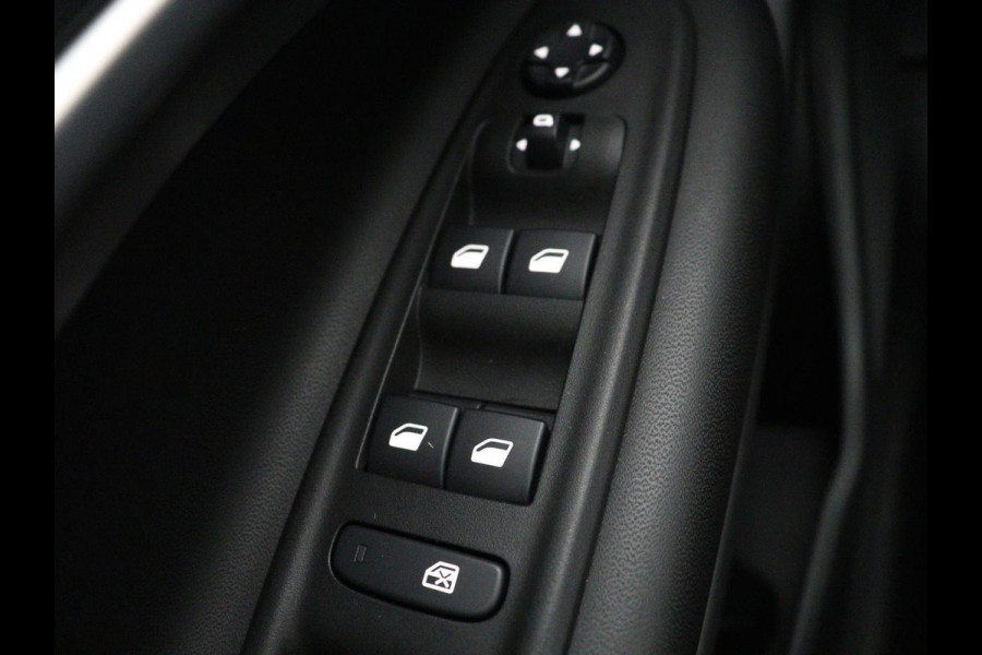 Jeep Avenger Avenger 54 kWh SOH 95,4% | Digital cockpit | Navi | Adaptive cruise | Camera | Climate control | Carplay | Dodehoek detectie | Stoelverwarming