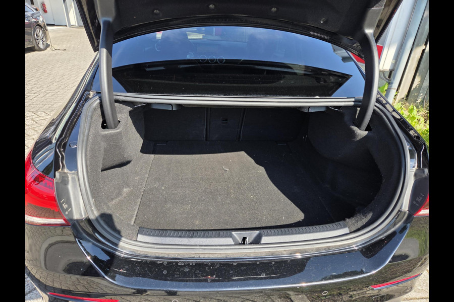 Mercedes-Benz A-Klasse 200 Launch Edition Premium AMG Line 18"/Dodehoek/Keyless/360 camera/Sfeerverlichting/Climate/Apple Carplay & Android Auto