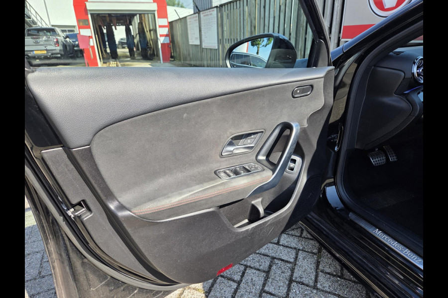 Mercedes-Benz A-Klasse 200 Launch Edition Premium AMG Line 18"/Dodehoek/Keyless/360 camera/Sfeerverlichting/Climate/Apple Carplay & Android Auto