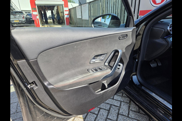 Mercedes-Benz A-Klasse 200 Launch Edition Premium AMG Line 18"/Dodehoek/Keyless/360 camera/Sfeerverlichting/Climate/Apple Carplay & Android Auto