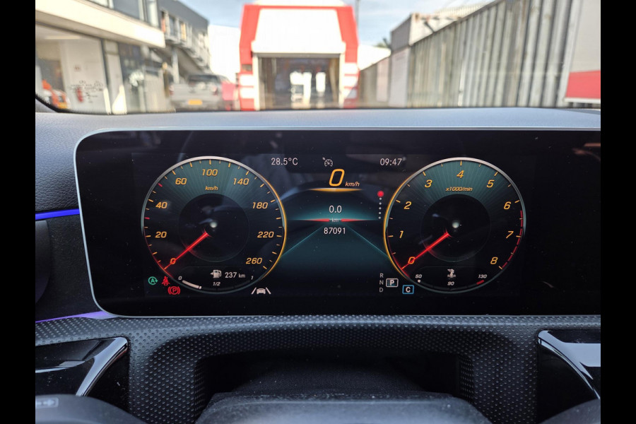 Mercedes-Benz A-Klasse 200 Launch Edition Premium AMG Line 18"/Dodehoek/Keyless/360 camera/Sfeerverlichting/Climate/Apple Carplay & Android Auto