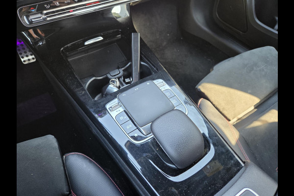 Mercedes-Benz A-Klasse 200 Launch Edition Premium AMG Line 18"/Dodehoek/Keyless/360 camera/Sfeerverlichting/Climate/Apple Carplay & Android Auto