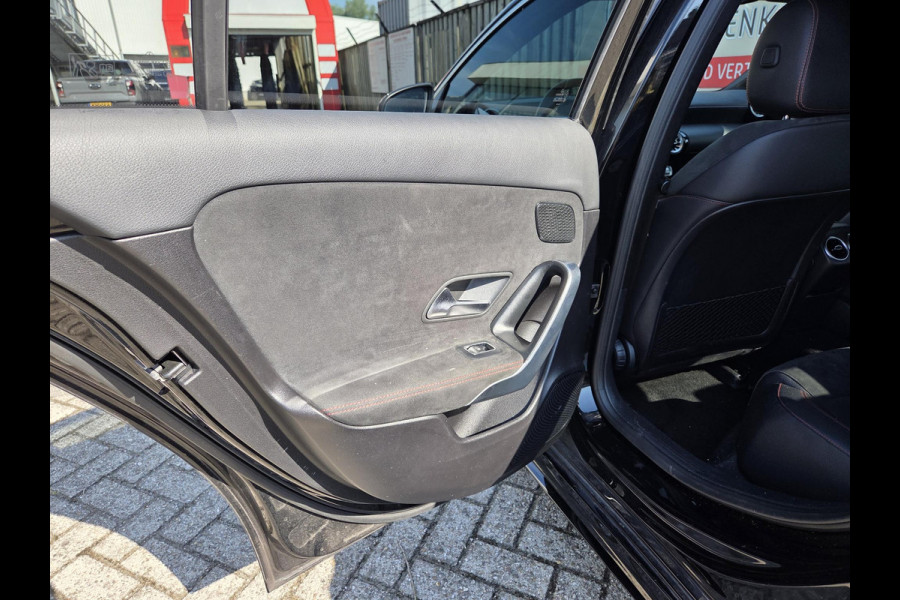 Mercedes-Benz A-Klasse 200 Launch Edition Premium AMG Line 18"/Dodehoek/Keyless/360 camera/Sfeerverlichting/Climate/Apple Carplay & Android Auto
