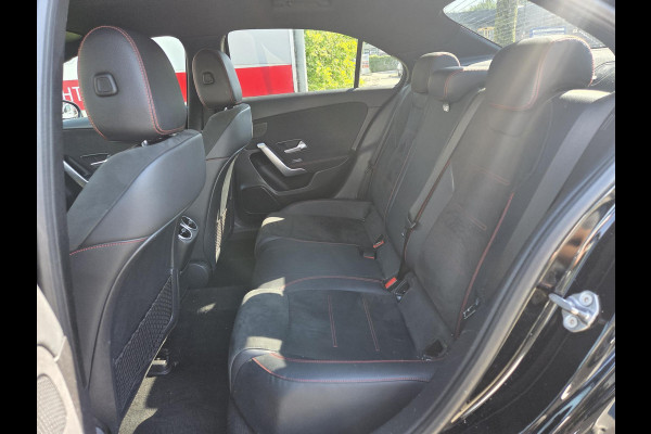 Mercedes-Benz A-Klasse 200 Launch Edition Premium AMG Line 18"/Dodehoek/Keyless/360 camera/Sfeerverlichting/Climate/Apple Carplay & Android Auto