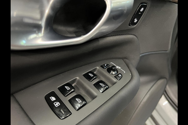 Volvo XC90 2.0 T8 Plug-in hybrid AWD Plus Dark 7 persoons Navigatie Apple Carplay/Android Auto 360 Camera Parkeersensoren Adaptive Cruise Control Full LED Stoel- en stuurverwarming Memory stoelen Climate Control Lichtmetalen velgen
