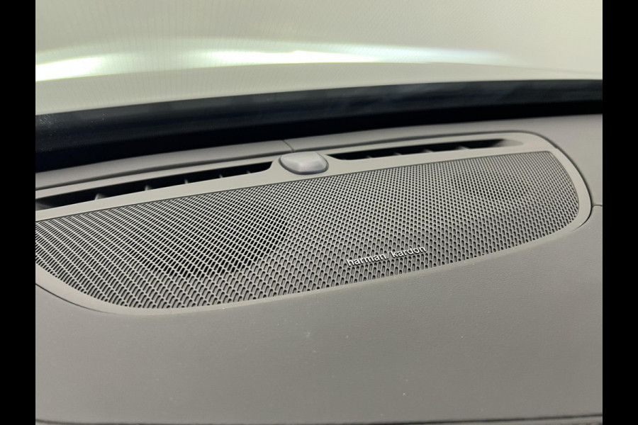 Volvo XC90 2.0 T8 Plug-in hybrid AWD Plus Dark 7 persoons Navigatie Apple Carplay/Android Auto 360 Camera Parkeersensoren Adaptive Cruise Control Full LED Stoel- en stuurverwarming Memory stoelen Climate Control Lichtmetalen velgen