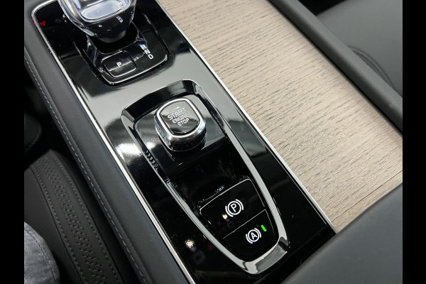 Volvo XC90 2.0 T8 Plug-in hybrid AWD Plus Dark 7 persoons Navigatie Apple Carplay/Android Auto 360 Camera Parkeersensoren Adaptive Cruise Control Full LED Stoel- en stuurverwarming Memory stoelen Climate Control Lichtmetalen velgen