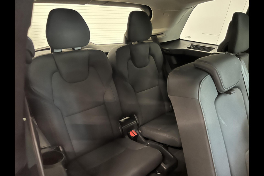 Volvo XC90 2.0 T8 Plug-in hybrid AWD Plus Dark 7 persoons Navigatie Apple Carplay/Android Auto 360 Camera Parkeersensoren Adaptive Cruise Control Full LED Stoel- en stuurverwarming Memory stoelen Climate Control Lichtmetalen velgen