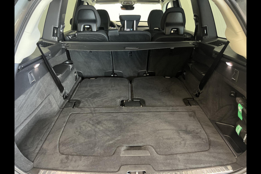 Volvo XC90 2.0 T8 Plug-in hybrid AWD Plus Dark 7 persoons Navigatie Apple Carplay/Android Auto 360 Camera Parkeersensoren Adaptive Cruise Control Full LED Stoel- en stuurverwarming Memory stoelen Climate Control Lichtmetalen velgen