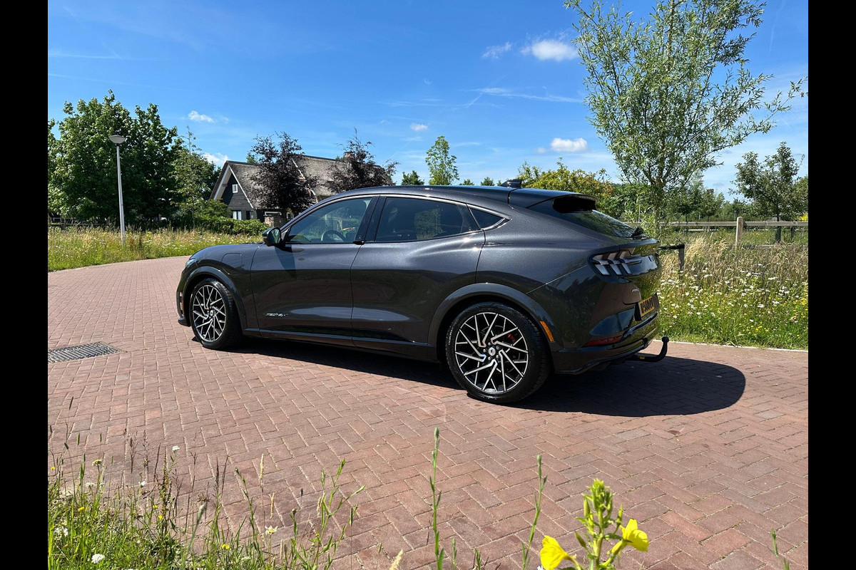 Ford Mustang Mach-E GT Extended AWD 98 kWh | 486 PK | Trekhaak | Panoramadak | Bang & Olufsen | 360 Camera |