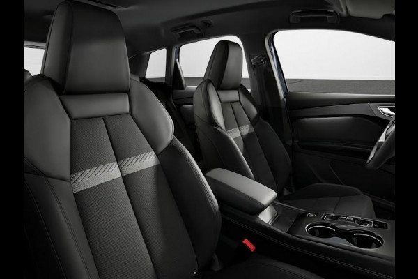 Audi Q4 e-tron Advanced edition 63 kWh 204 pk | Glazen panoramadak | Trekhaak | Techniekpakket plus | Lichtpakket plus |